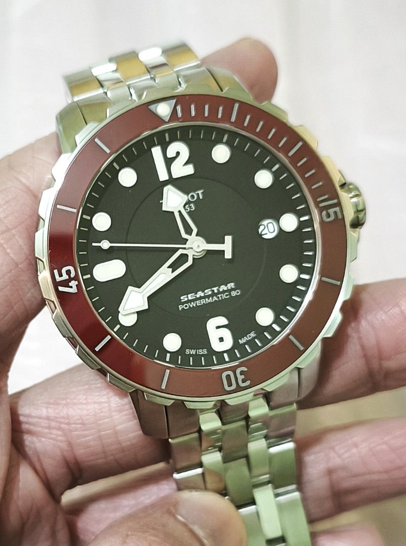 TISSOT SEASTAR POWERMATIC 80 天梭300m 潛水錶 （分類：手錶）位於 Hong Kong。 由 yeung8181 提交（商品編號 1461828826，圖片 1）。簡介： 300m 天梭潛水錶，陶瓷外圈，有排氣閥門。99％極新！齊盒證書，專門店行貨，膠帶版本定價$7050，已配原裝鋼帶。。