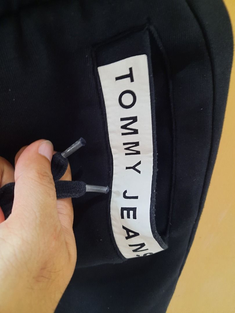 TOMMY HILFIGER 'POCKET SCRIPT' JOGGER PANTS (Category: Joggers) located in Manila. Submitted by ako.si.lemmor (Listing ID 1461847752, Image 3). Description: This is authentic but thrifted, manage your expectation. Waist: 33-36in (XL) Length: 41in Color rate: 9/10 Issue: Signs of usage Ship at your own cost or pickup Mandaluyong..