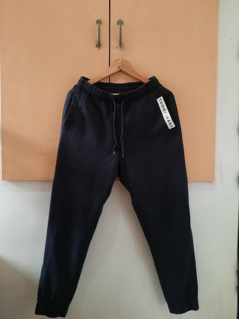 TOMMY HILFIGER 'POCKET SCRIPT' JOGGER PANTS (Category: Joggers) located in Manila. Submitted by ako.si.lemmor (Listing ID 1461847752, Image 1). Description: This is authentic but thrifted, manage your expectation. Waist: 33-36in (XL) Length: 41in Color rate: 9/10 Issue: Signs of usage Ship at your own cost or pickup Mandaluyong..