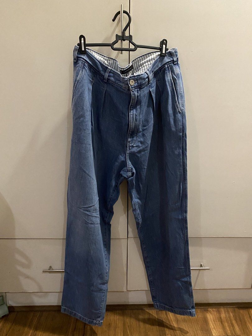 Tommy Hilfiger Ruscan Relaxed Fit Jeans 34/32 (Category: Jeans) located in Cainta. Submitted by itsindigoo (Listing ID 1461936070, Image 3). Description: - AuthenticTommy Hilfiger (Bought for 5k) - Fit: Relaxed - Size: 34/32 (Actual: Waist is 34”, Length is 42”) - Features: Pleated front - Condition: Please check photos for details, see photos as well for WW.