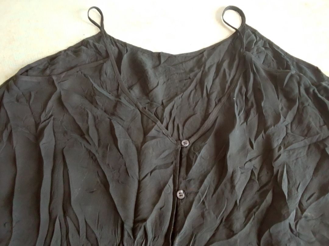 Tops US BNEWTAG ($225) (Category: Others Tops) located in Los Banos. Submitted by mania-62906 (Listing ID 1461854993, Image 2). Description: Authentic. US Small. Black Luxury brand.
