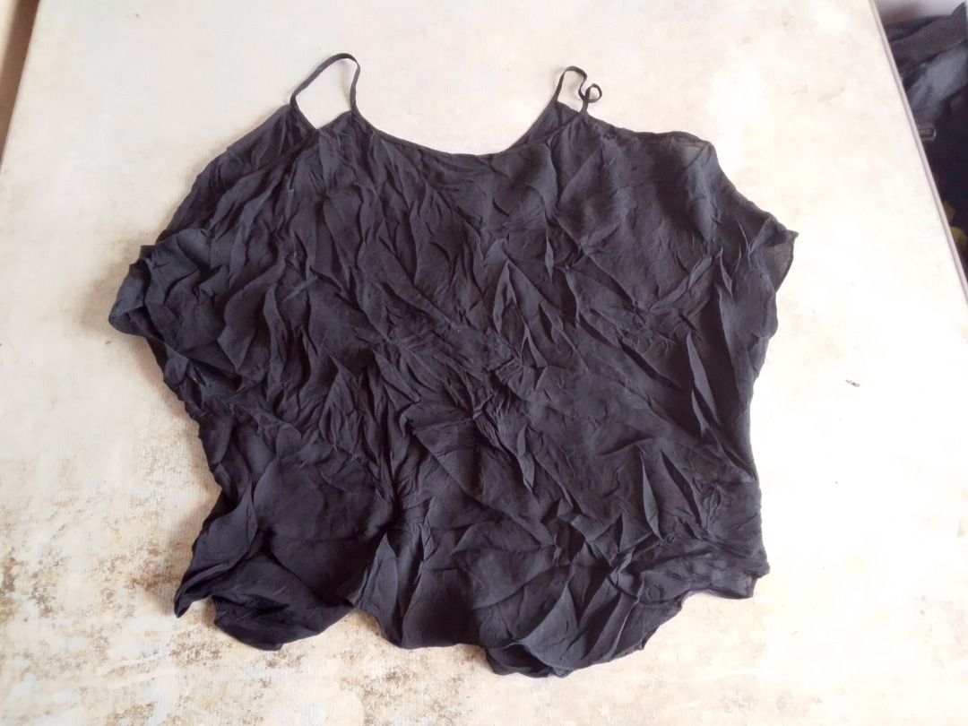 Tops US BNEWTAG ($225) (Category: Others Tops) located in Los Banos. Submitted by mania-62906 (Listing ID 1461854993, Image 3). Description: Authentic. US Small. Black Luxury brand.