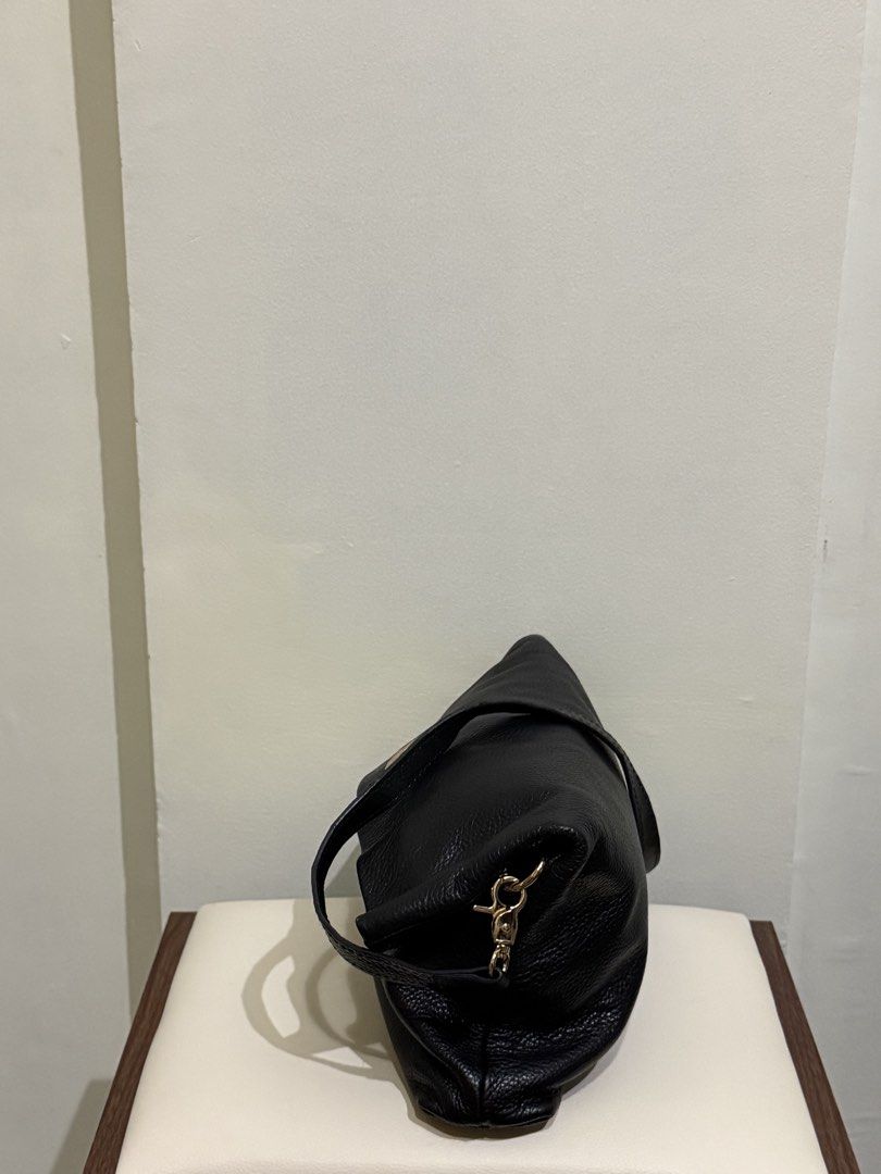Tory Burch - Black Sling Bag (Category: Cross-body Bags) located in Cagayan de Oro. Submitted by soidee (Listing ID 1461907087, Image 2). Description: Tory Burch - Black Sling Bag No original strap Can negotiate RFS: extra bag.