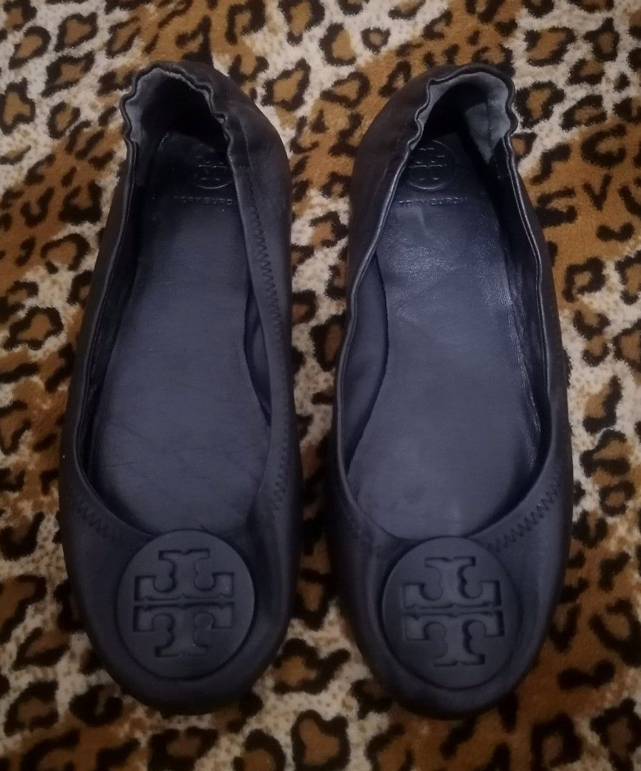 Tory Burch Black Leather Ballet Flats Size 7M (Category: Flats & Sandals) located in Cebu City. Submitted by roadthrift (Listing ID 1462017936, Image 1). Description: - Classic Tory Burch ballet flats - Color: Black - Material: Leather upper and lining - Sole: Rubber - Size: 7M - Features: Comfortable and stylish for everyday wear - Condition: Good overall, with some signs of wear on soles and insoles.