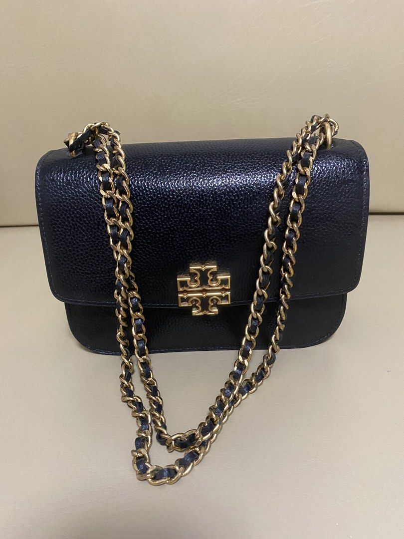 Tory Burch Black Leather Chain Shoulder Bag (Category: Luxury Bags & Wallets) located in Manila. Submitted by aikara683 (Listing ID 1461965253, Image 2). Description: - Authentic Tory Burch black leather shoulder bag - Features iconic gold logo hardware - Elegant chain strap with leather detailing - Spacious main compartment - Interior zip pocket for essentials - Versatile style, ideal for day or evening wear.