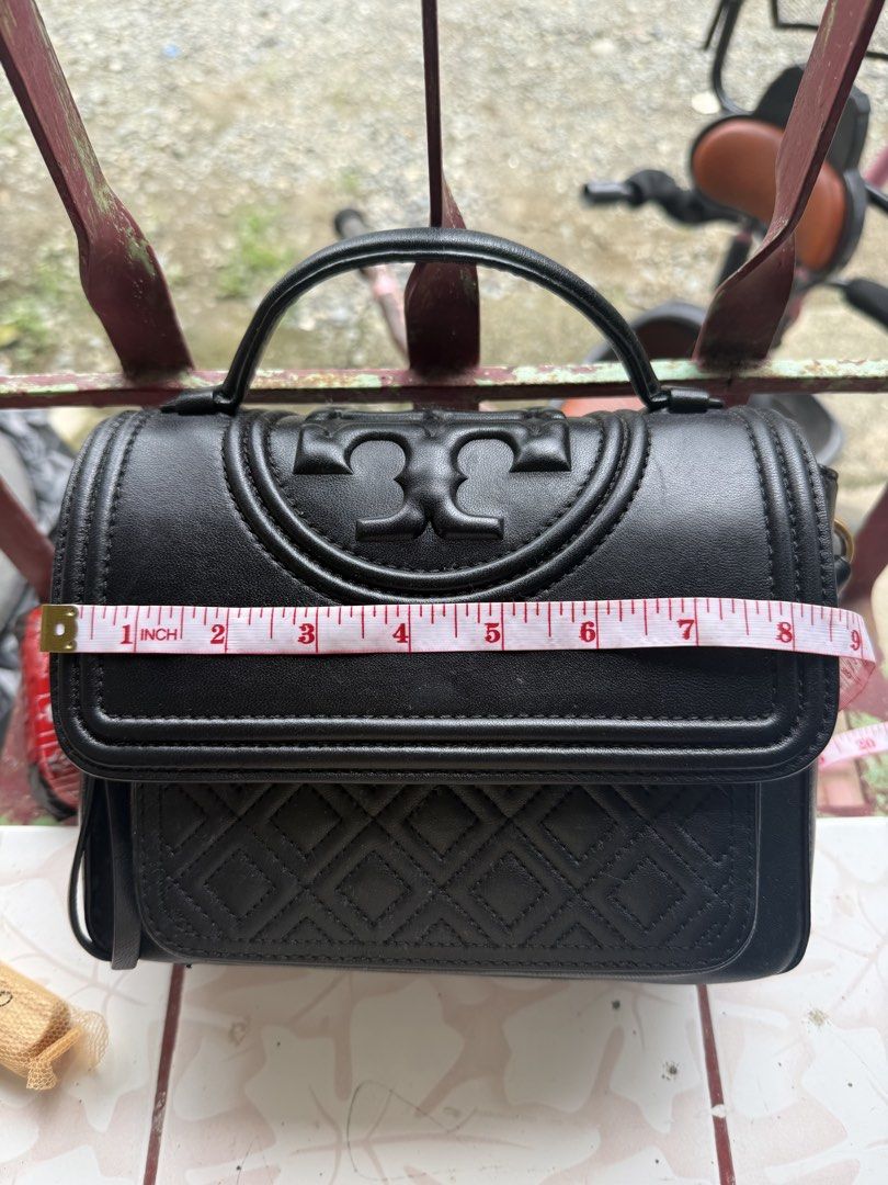 Tory burch fleming (Category: Shoulder Bags) located in Angadanan. Submitted by brightearth-ca44 (Listing ID 1461935950, Image 2). Description: See photos for details 💯 authentic With dustbag.