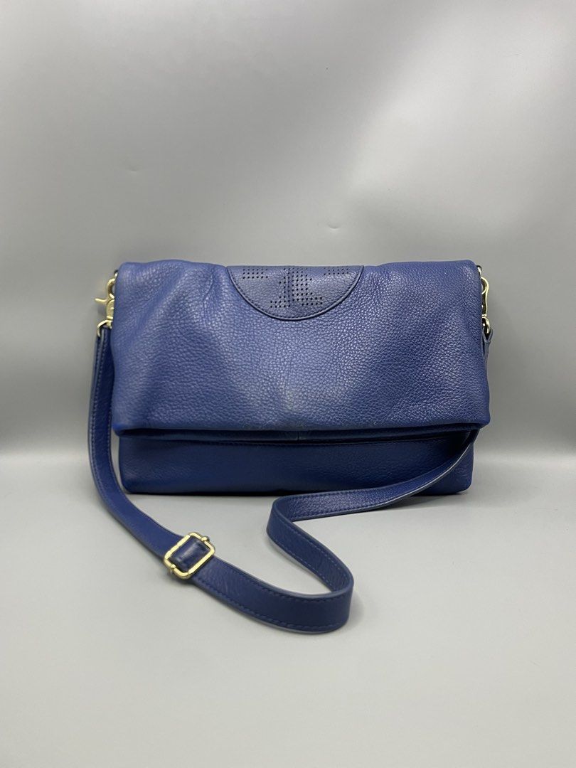 TORY BURCH LEATHER FOLD-OVER CROSSBODY BAG (Category: Shoulder Bags) located in Bulacan. Submitted by ridersthrift_ph (Listing ID 1461884184, Image 1). Description: In Great Condition Authentic Sign of usage by the first owner check flicks for details Gcash Payment Bulacan 📍.