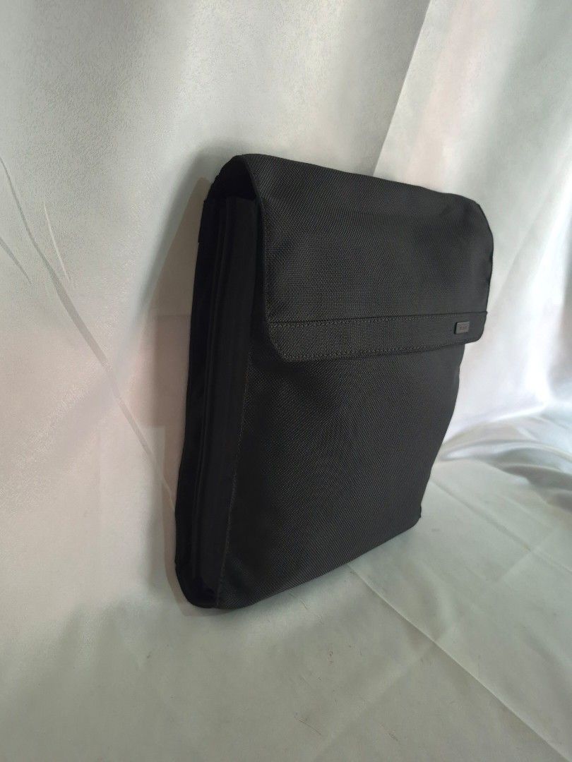 Tumi Alpha Document Sleeve... (Category: Briefcases) located in Davao. Submitted by bae214214 (Listing ID 1461874554, Image 3). Description: Ptpa Salamat admin Tumi Alpha Ballistic Nylon Document Sleeve Laptop case Dimension Approx: 13.75 x 10.75 inches Excellent color and condition No issue ‼️ malinis labas at loob Price: 1,650 .