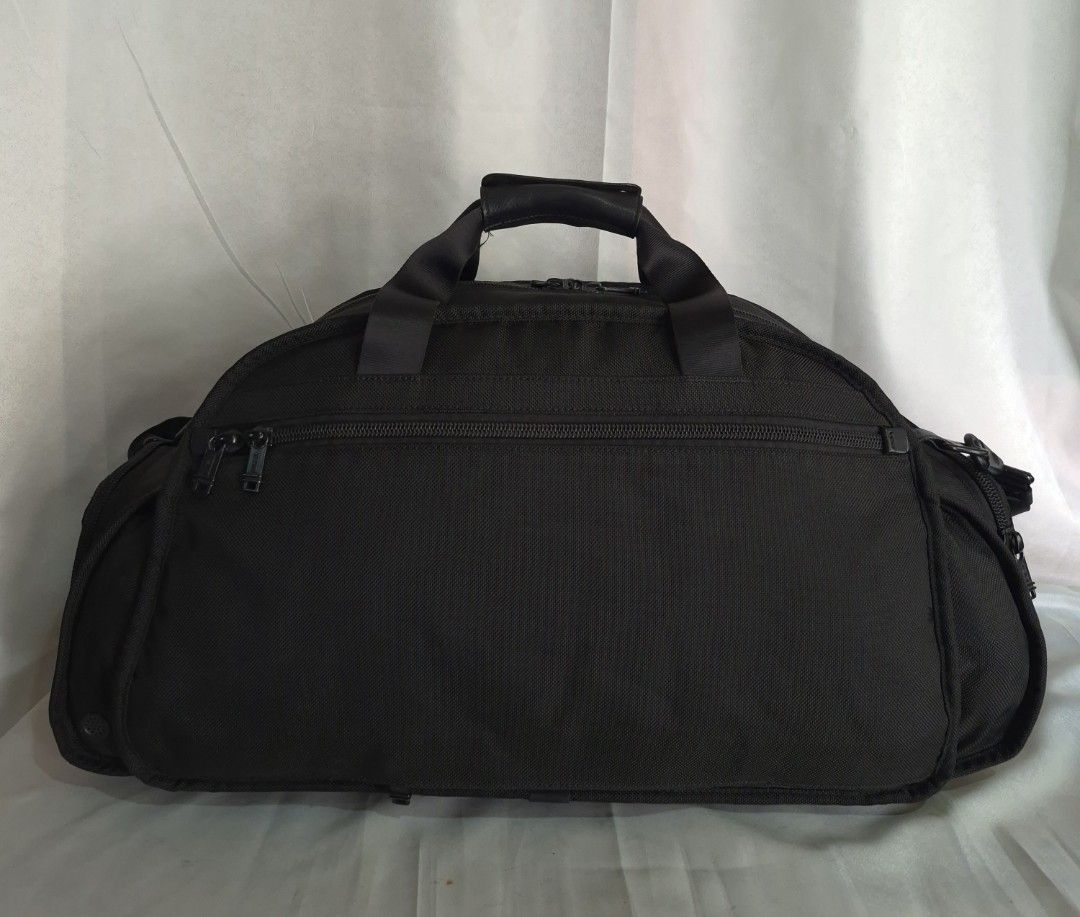 Tumi Alpha Sport Duffel... (Category: Sling Bags) located in Davao. Submitted by bae214214 (Listing ID 1461870640, Image 3). Description: Ptpa Salamat admin Tumi Alpha Sport Duffel Boston Travel bag with shoe compartment "22150DH" Dimension Approx: 20 x 11.5 inches Excellent color and condition No issue ‼️ solid pa ng bag maganda at makinis pa Price: 11,500 .
