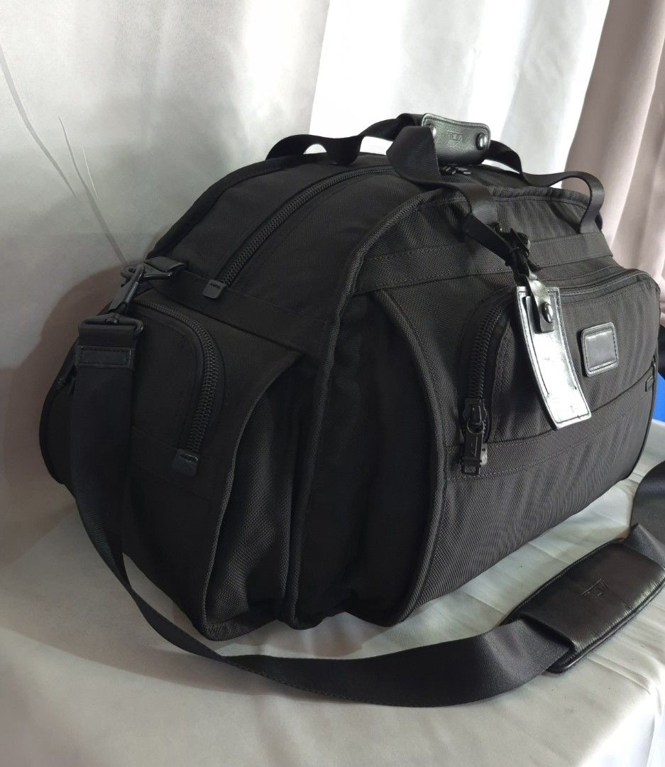 Tumi Alpha Sport Duffel... (Category: Sling Bags) located in Davao. Submitted by bae214214 (Listing ID 1461870640, Image 2). Description: Ptpa Salamat admin Tumi Alpha Sport Duffel Boston Travel bag with shoe compartment "22150DH" Dimension Approx: 20 x 11.5 inches Excellent color and condition No issue ‼️ solid pa ng bag maganda at makinis pa Price: 11,500 .