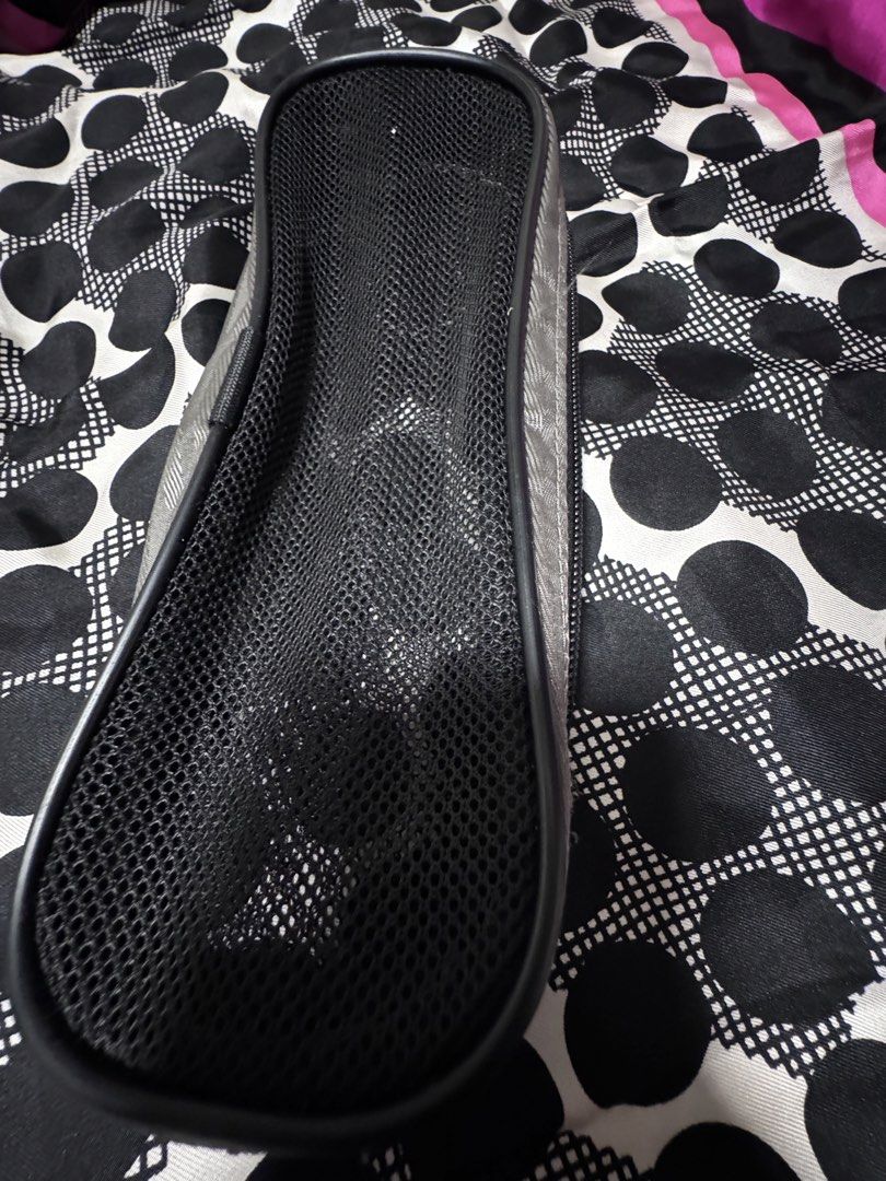 TUMI pouch (Category: Luxury Accessories) located in Marikina City. Submitted by luvbags40524 (Listing ID 1461921072, Image 2). Description: Good condition Dm for interested .