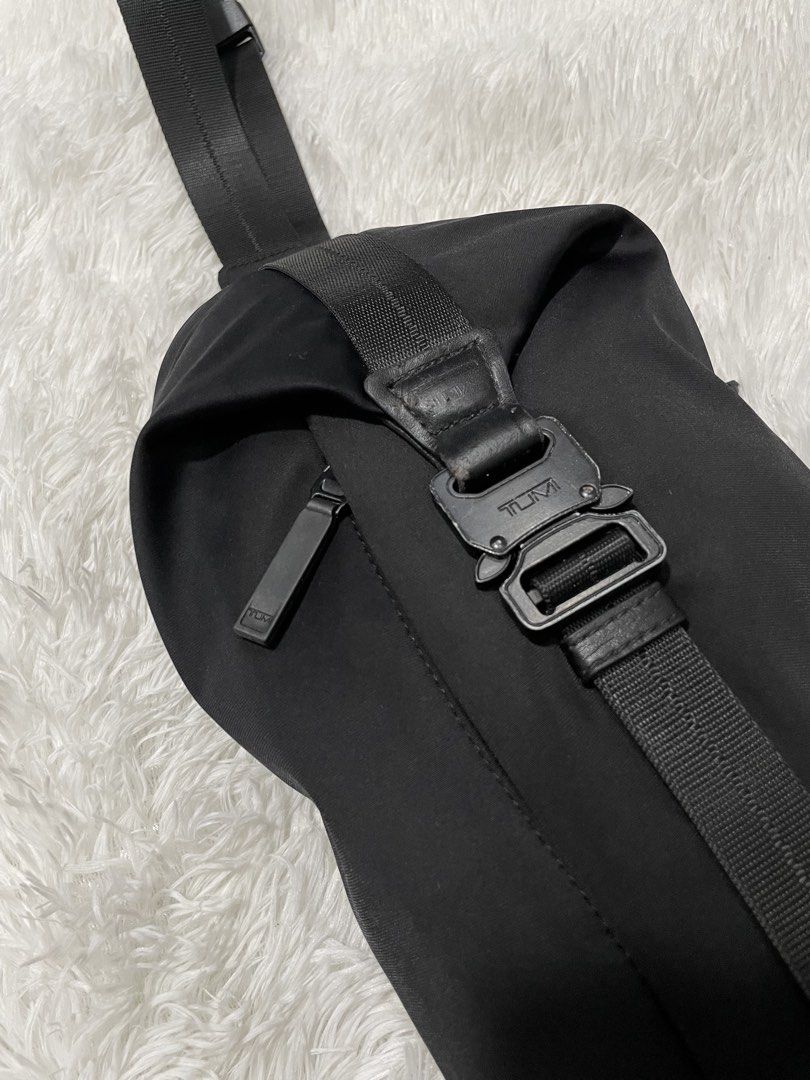 Tumi Tahoe Bozeman Sling Pack (Category: Luxury Bags & Wallets) located in Davao. Submitted by lwky_thrift (Listing ID 1461995667, Image 3). Description: black Tumi Tahoe Bozeman Sling Pack Good Condition Normal Sign Of Wear Kindly Duoble Check The Attached Photos.