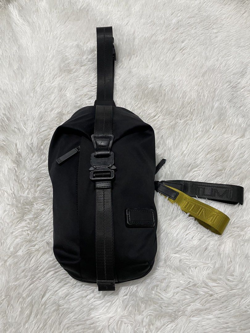 Tumi Tahoe Bozeman Sling Pack (Category: Luxury Bags & Wallets) located in Davao. Submitted by lwky_thrift (Listing ID 1461995667, Image 1). Description: black Tumi Tahoe Bozeman Sling Pack Good Condition Normal Sign Of Wear Kindly Duoble Check The Attached Photos.