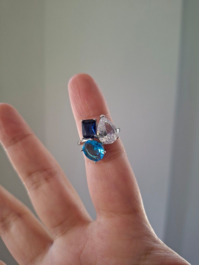 Turquoise Sapphire & White Crystal Stones Ring Adjustable (Category: Rings) located in Dasmarinas. Submitted by danabrie22 (Listing ID 1461860810, Image 3). Description: adjustable size 5 - 9 so sparkly in person very well-made, excellent crafstmanship 10/10 condition brand new stainless steel & cubic zirconia stones made in Hongkong.