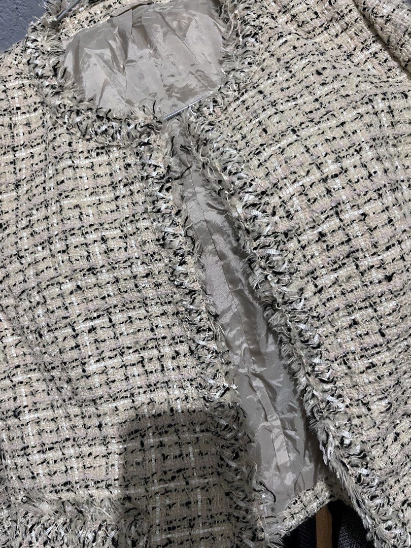 Tweed Cream Blazer (Category: Coats, Jackets and Outerwear) located in Taguig. Submitted by vm.co (Listing ID 1461658185, Image 3). Description: Perfect for: • Corporate office wear • Business travel • Smart casual outfits • Rainy or cool weather • Capsule wardrobe • Everyday sophisticated styling Condition: Appears to be in very good preloved condition with no visible major stains, tears, or discoloration in the photo. A light steam will give it