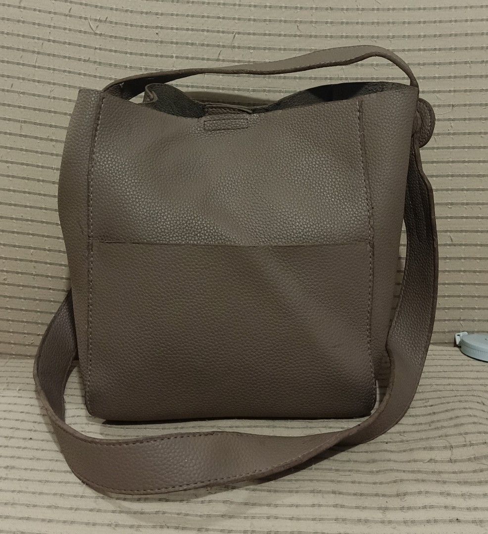 Two way bag (Category: Cross-body Bags) located in General Trias. Submitted by murayta (Listing ID 1461908868, Image 1). Description: signs of usage lng po halos d halata meet up Sunnybrook Robinsons pala pala sm dasma mangahan Waltermart mode of payment gcash maya bank transfer courier j&t thankyou.