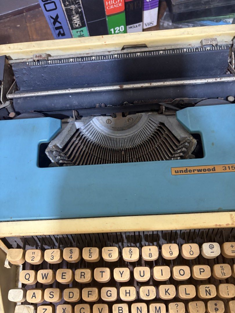 typewriter underwood 315 (Category: Printers, Scanners & Copiers) located in Makati City. Submitted by sausage011 (Listing ID 1461915731, Image 2). Description: pm nego.