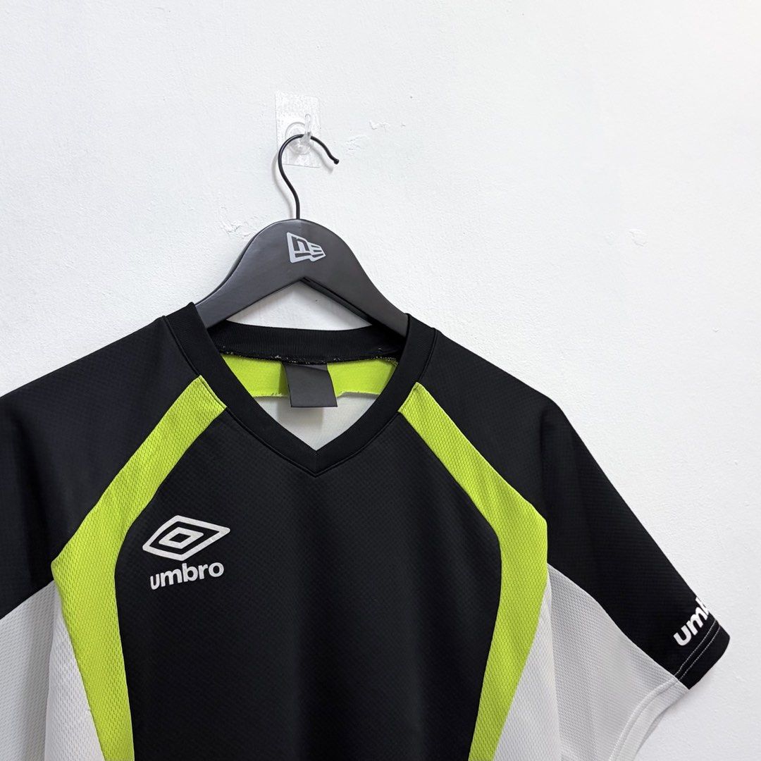 Umbro Jersey (Category: Activewear) located in Kuala Lumpur. Submitted by spadethrift (Listing ID 1461982933, Image 2). Description: M (P21 L27) Used Condition 👍🏻.