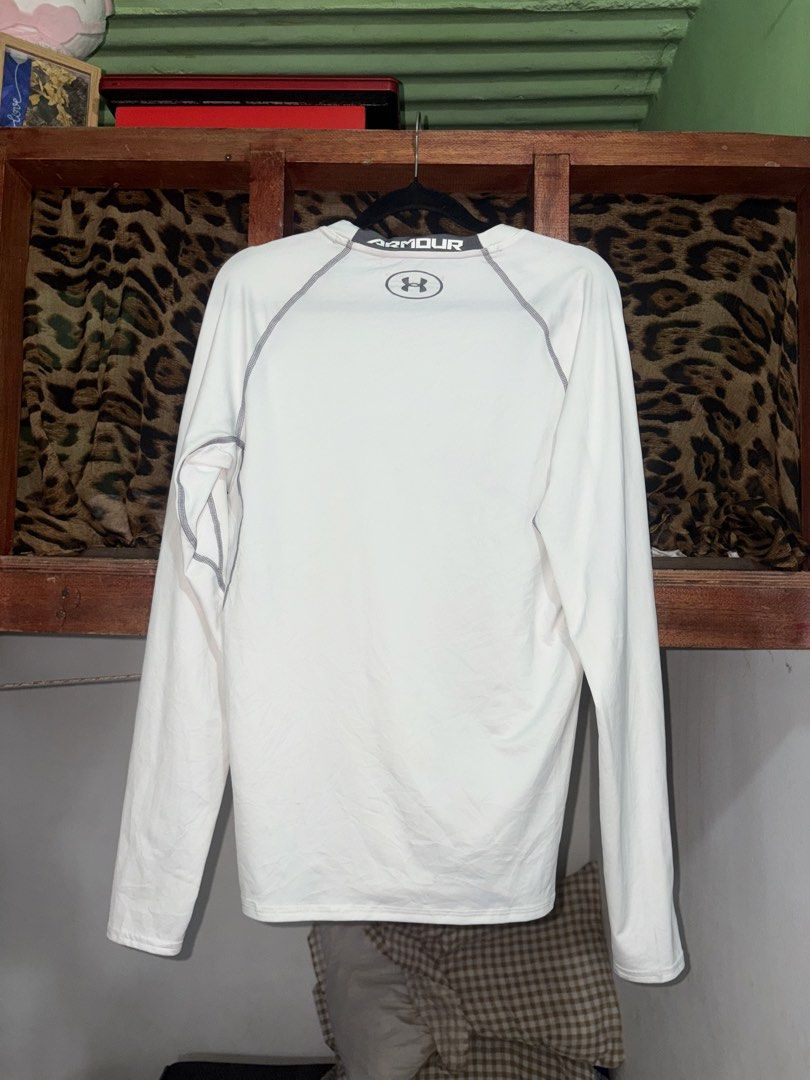 UNDER AMOUR COMPRESSION LONG SLEEVE (Category: Activewear) located in Manila. Submitted by triptothrift7 (Listing ID 1461974763, Image 3). Description: pm me for fast transaction! UNDER AMOUR COMPRESSION LONG SLEEVE for only 650 size large on tag best fit ng medium width 17 x 25 length no issue excellent condition need wash only check pictures color rate 9/10 mode of payment gcash or bank transfer location Biñan laguna.