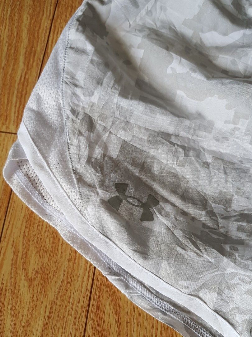 UNDER ARMOUR SHORT - M (Category: Activewear) located in Roxas. Submitted by geraldineg91479 (Listing ID 1461837877, Image 3). Description: + SF(J&T).