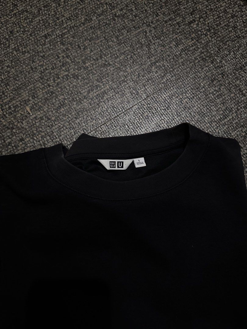 Uniqlo Airism (Category: Tshirts & Polo Shirts ) located in Bulacan. Submitted by fitloop_ph (Listing ID 1461818070, Image 2). Description: Uniqlo airism Color black & white Both like new Personal shirts not thrifted Both size Large 400 each.