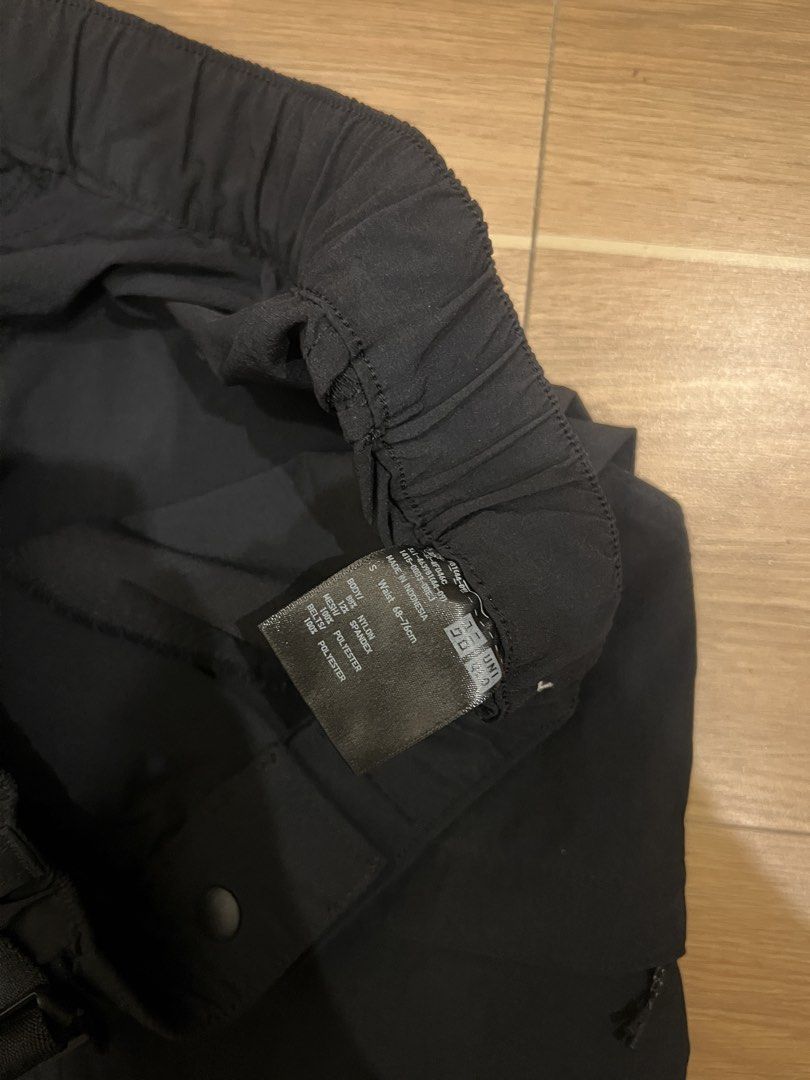 Uniqlo Black Cargo Pants with Belt Y2K Vintage Streetwear | Nike Adidas Jordan Ralph Lauren Tommy Hilfiger Lacoste Levi’s Carhartt Dickies Burberry Stussy (Category: Other Bottoms) located in Digos. Submitted by nasosaaa (Listing ID 1461963280, Image 2). Description: - Uniqlo Black Cargo Pants - Elastic waistband with adjustable belt - Zip fly with button closure - Two side pockets - Two cargo pockets - Material: Nylon and Polyester blend - Ideal