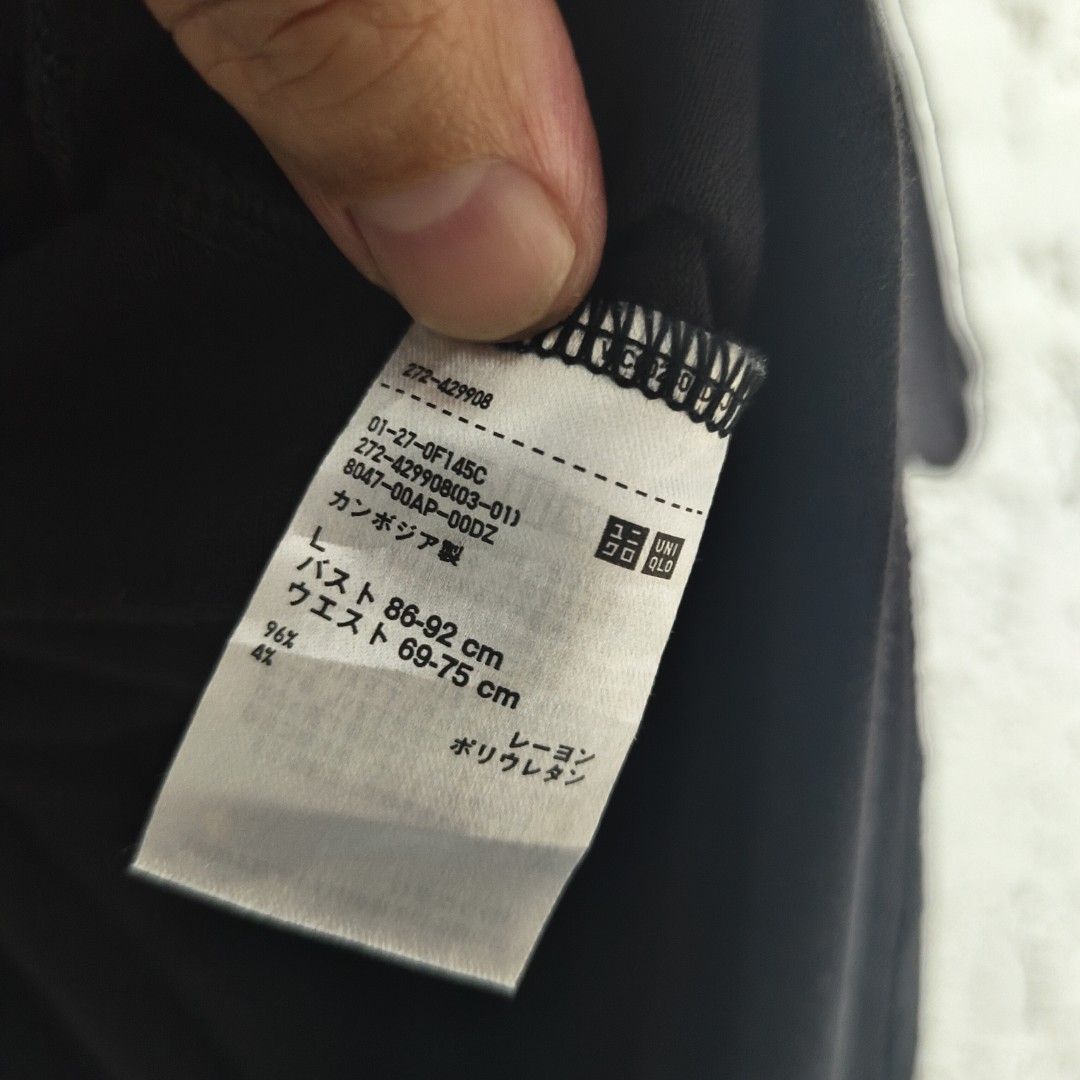 Uniqlo black top (Category: Blouses) located in Bacoor. Submitted by sayd17 (Listing ID 1461842608, Image 3). Description: .