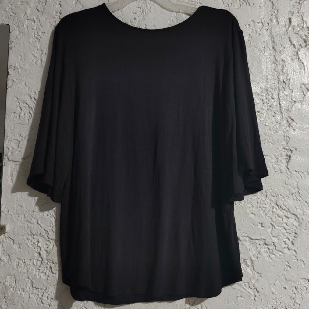 Uniqlo black top (Category: Blouses) located in Bacoor. Submitted by sayd17 (Listing ID 1461842608, Image 1). Description: .