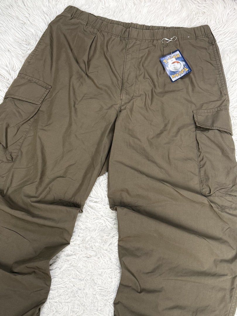 Uniqlo cargo (Category: Trousers) located in Baguio. Submitted by sellingtonshop (Listing ID 1461841323, Image 2). Description: r38. Uniqlo U wide parachute cargo pants Size: XL (adjustable with drawstrings) W: 38-40 L: 41 Inseam: 28 Leg opening: 9 Condition: excellent Issue: none Mine: 780 Steal: 880 Grab: 980.