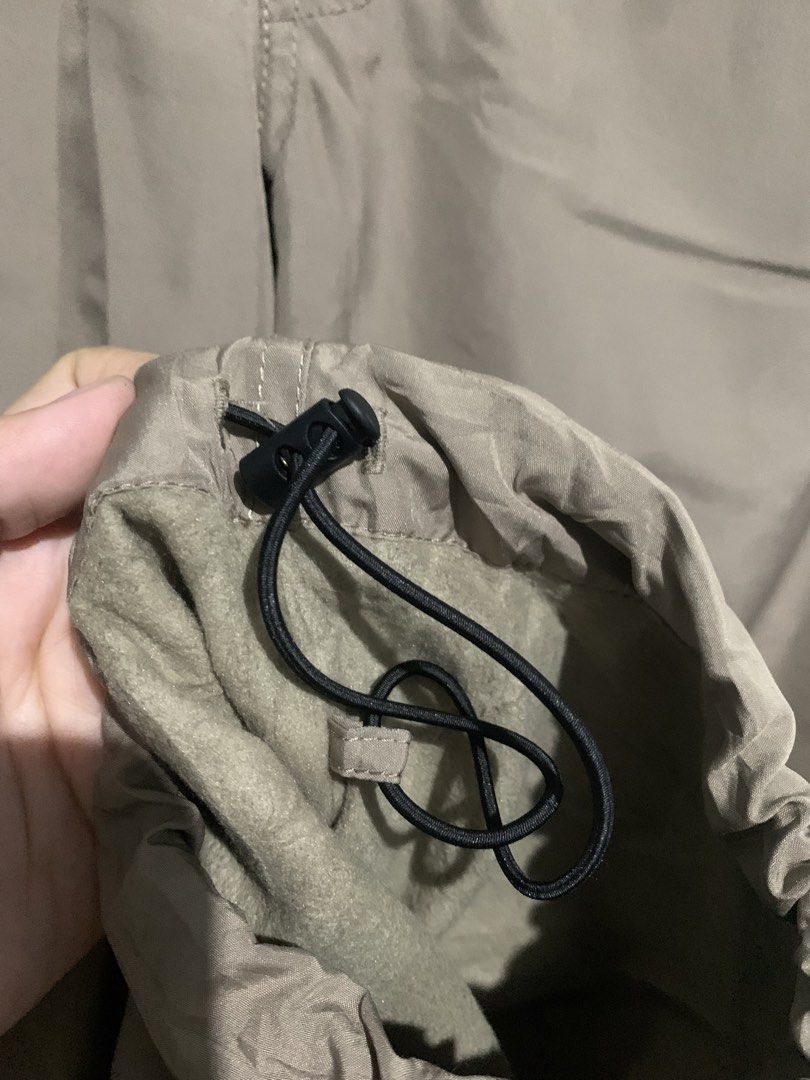 Uniqlo cargo pants (Category: Activewear) located in Valenzuela. Submitted by jenfer2 (Listing ID 1462034696, Image 3). Description: Uniqlo cargo pants No issue. No pinhole or stain. Ganda nitooo! Cotton loob, nylon labas. Maganda pang motor or hiking S34-36 L41 Bignay Valenzuela loc.