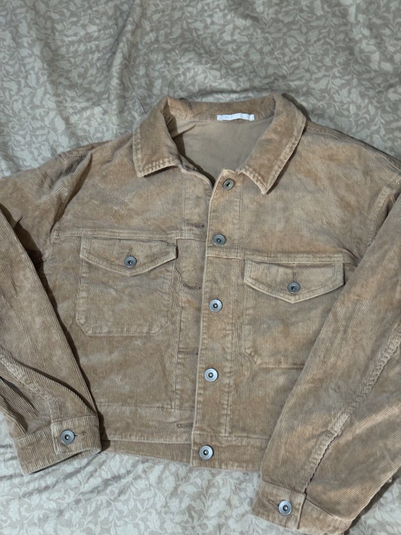 Uniqlo Corduroy Cropped Jacket (Category: Coats, Jackets and Outerwear) located in Las Pinas. Submitted by loved_by_g_ (Listing ID 1461843406, Image 1). Description: - bought 1,990php - no issue ! good as new :) - size s-m.