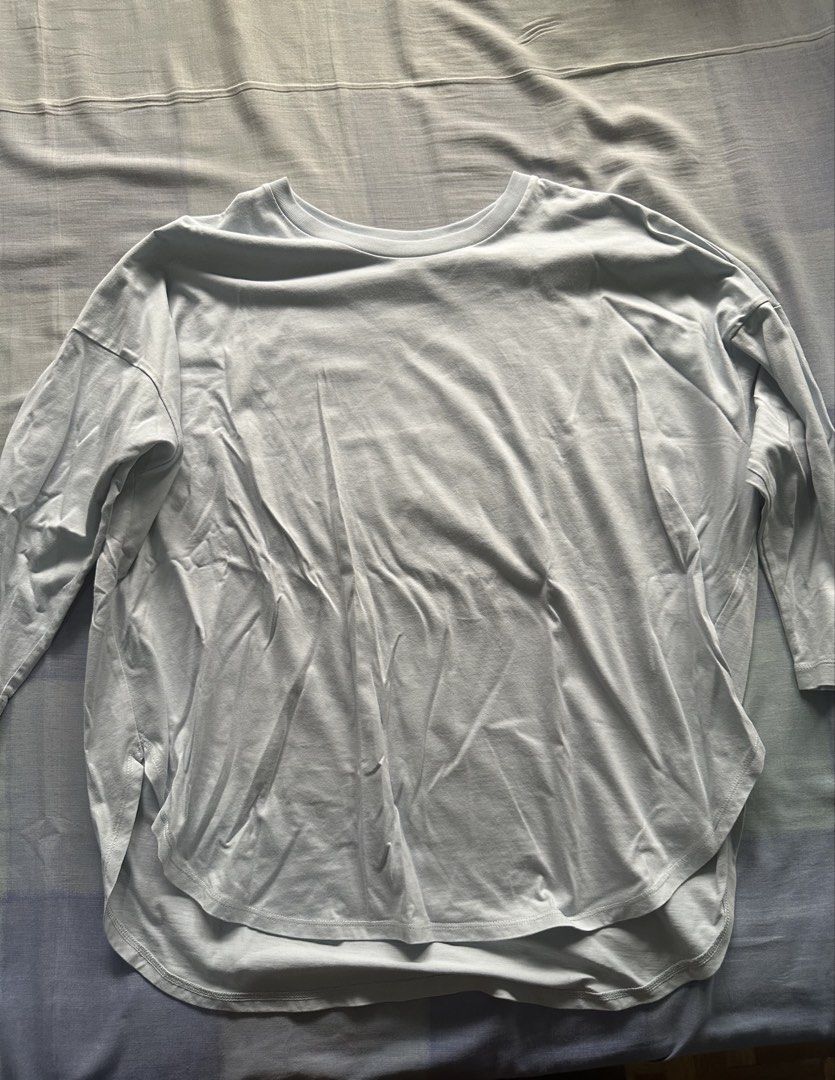 Uniqlo Cotton Blouse (Light Blue) (Category: Longsleeves) located in Manila. Submitted by thatbrocesco (Listing ID 1461856758, Image 1). Description: Uniqlo Cotton Blouse (Light Blue) Size: Small Dimensions (LxW): 25.5 x 23.5 inches Condition: 9.5/10, almost bnew For shipping or meetups, just pm me.