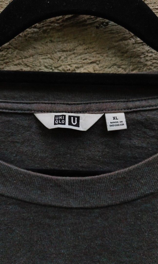 UNIQLO Dark Oversized Pocket Tee (Category: Tshirts & Polo Shirts ) located in Manila. Submitted by isaacquillobe12 (Listing ID 1461858663, Image 3). Description: 💰 Price: ₱350 📏 Size: [xl] ✨ Condition: [9/10] Clean UNIQLO oversized-style tee with a simple pocket detail. Easy to style and perfect for a relaxed casual fit. 📍 Cebu 🚚 Delivery Nationwide via jnt/ Maxim rate 📩 Message ThriftHaven to order/reserve First come, first served..