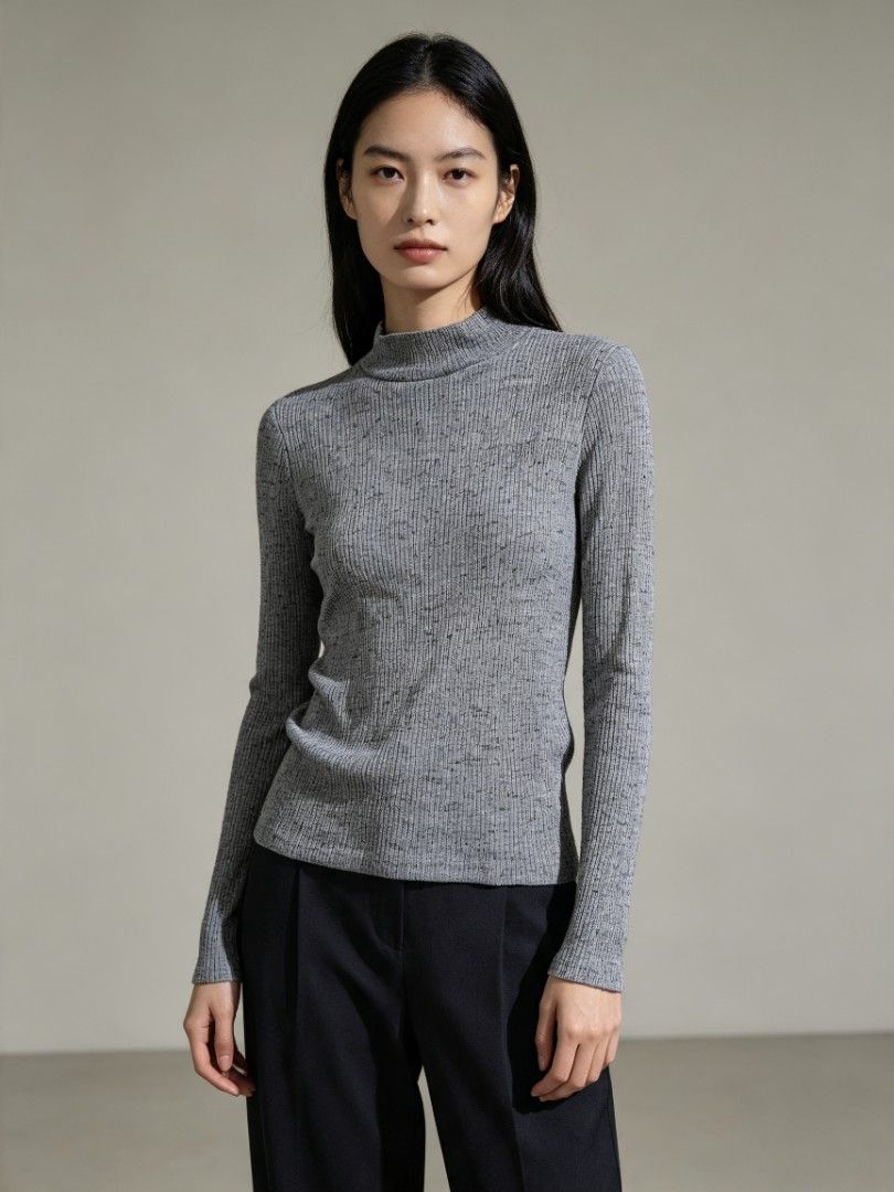 Uniqlo Grey Ribbed Mock Neck Top — Size Small (Category: Coats, Jackets and Outerwear) located in Baguio. Submitted by pisces_beattidue23 (Listing ID 1461966524, Image 2). Description: Uniqlo Grey Ribbed Mock Neck Top — Size Small.