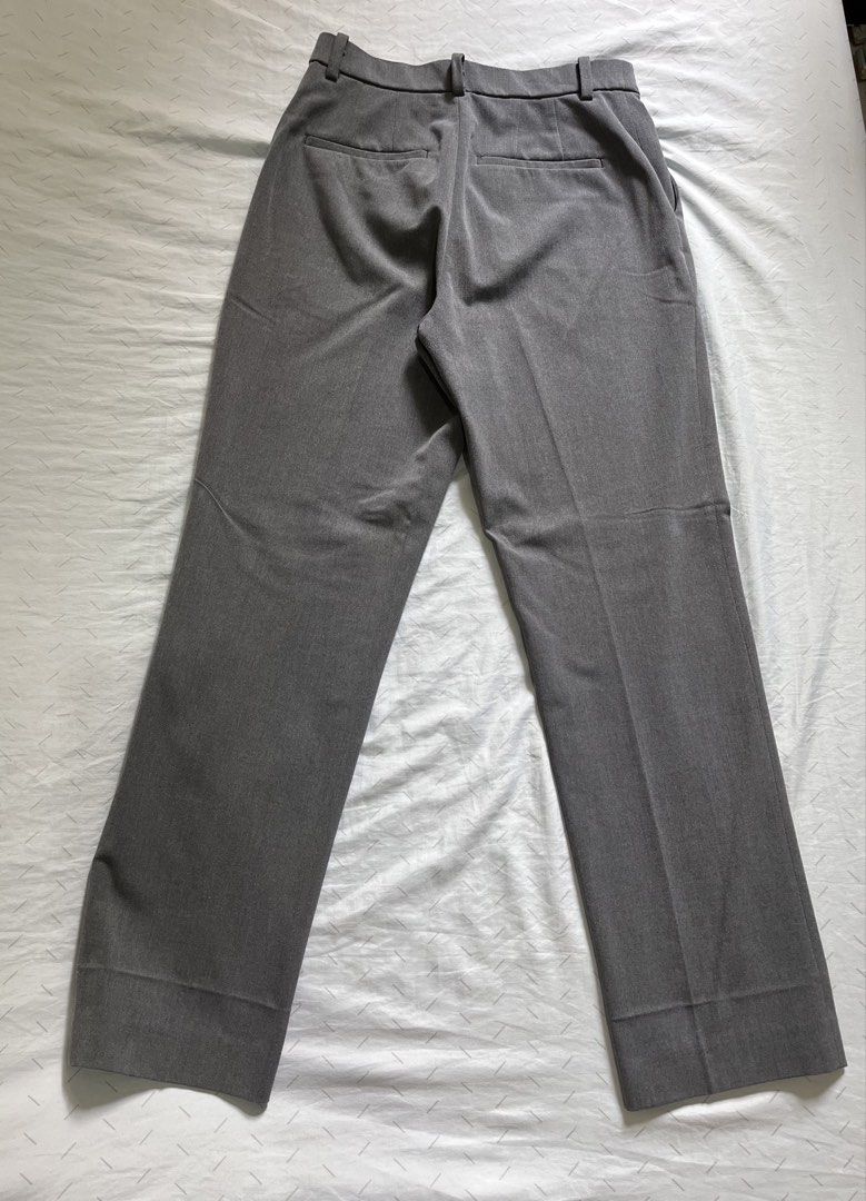 UNIQLO Grey Smart Ankle Pants (Category: Other Bottoms) located in Marikina City. Submitted by namicorner (Listing ID 1461946906, Image 2). Description: - UNIQLO Grey Smart Ankle Pants - Length: 35.5" ~~ > RFS - decluttering > Last price posted > NO RETURN/ NO EXCHANGE > Manage expectation as this is a preloved item..