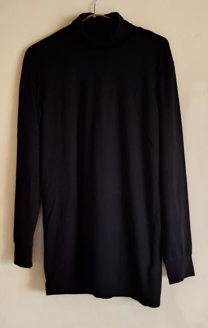 Uniqlo Heattech Extra Warm Turtleneck Longsleeves (Category: Tshirts & Polo Shirts ) located in Caloocan City. Submitted by haydee88 (Listing ID 1461815509, Image 1). Description: 🍒size on tag: Large.