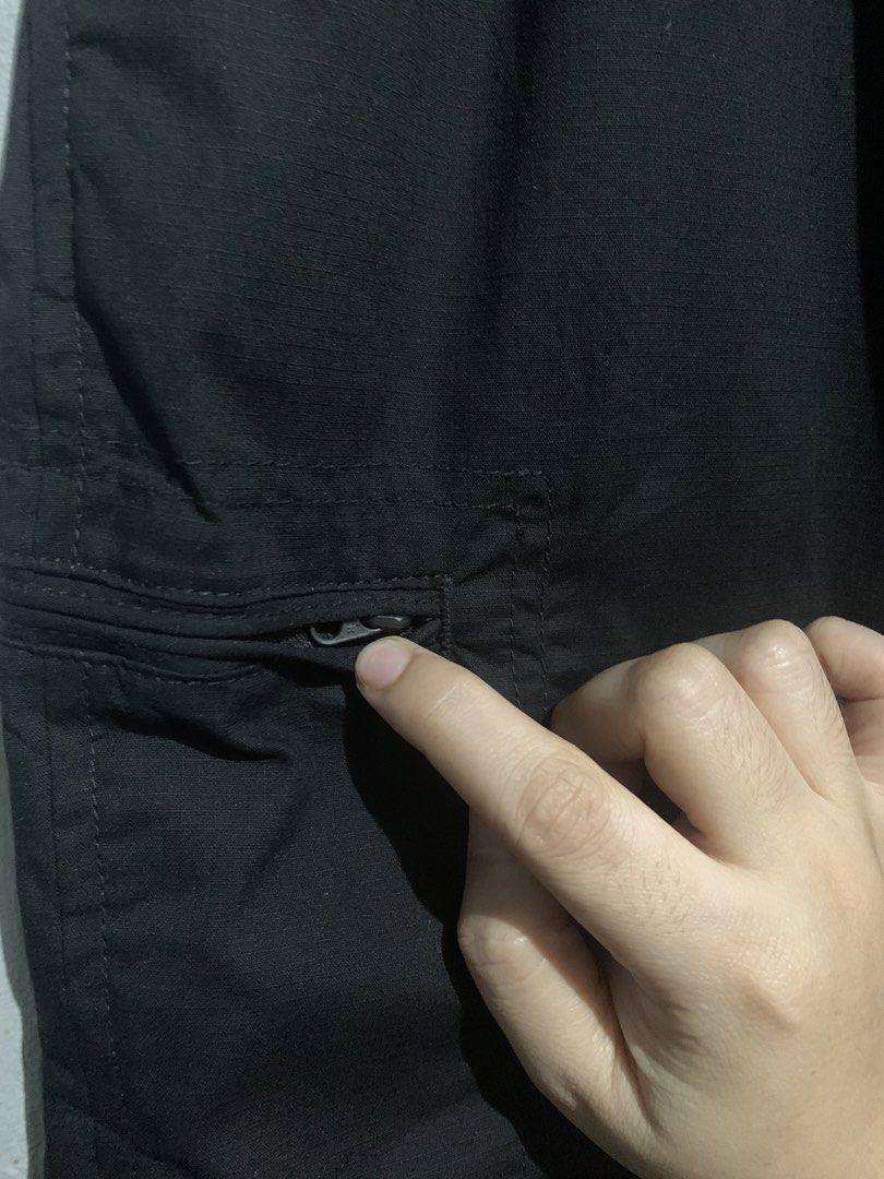 Uniqlo HEATTECH Geared pants (black) (Category: Coats, Jackets and Outerwear) located in Valenzuela. Submitted by jenfer2 (Listing ID 1462033223, Image 3). Description: Uniqlo HEATTECH Geared pants (black) Ganda nitoooo! No issue, black na black. Size: 36-40 (XL on tag) Lenght: 41 900💰 Bignay Valenzuela loc.
