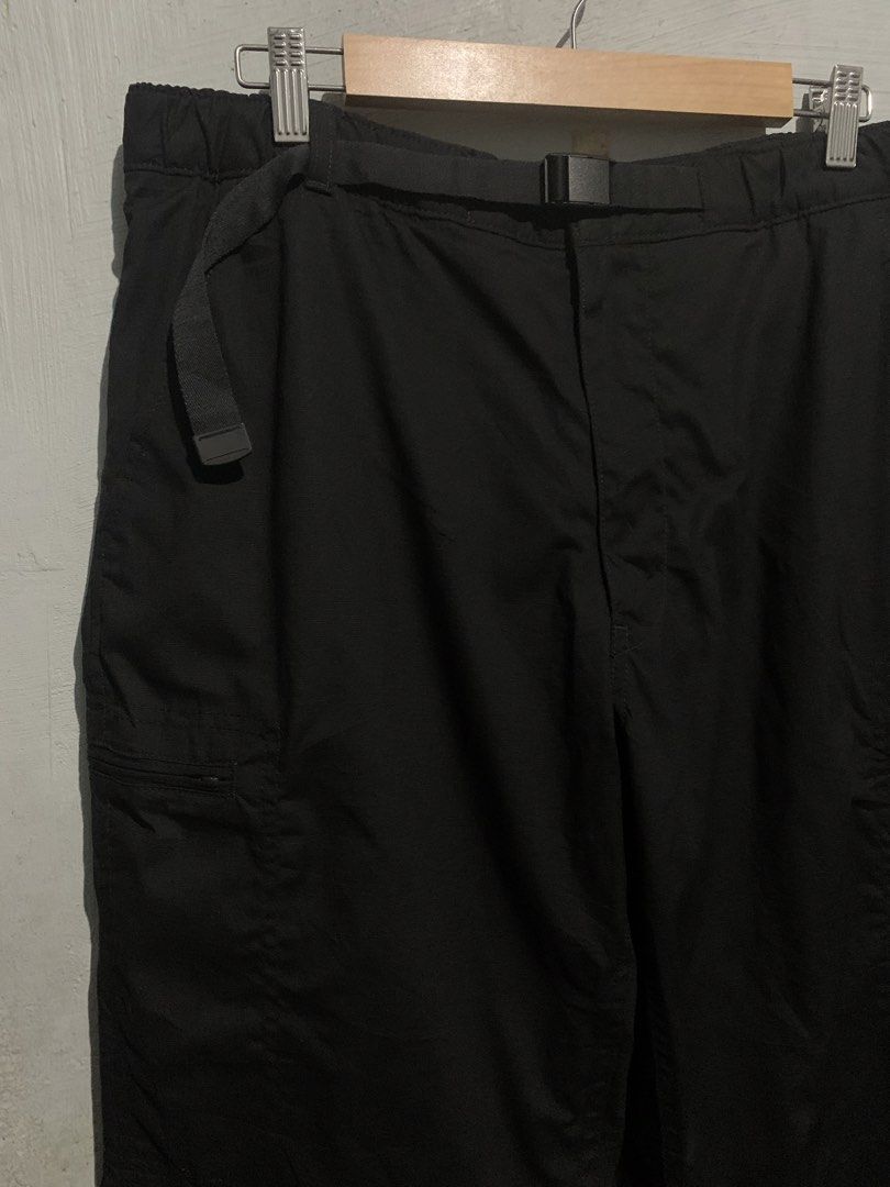 Uniqlo HEATTECH Geared pants (black) (Category: Coats, Jackets and Outerwear) located in Valenzuela. Submitted by jenfer2 (Listing ID 1462033223, Image 2). Description: Uniqlo HEATTECH Geared pants (black) Ganda nitoooo! No issue, black na black. Size: 36-40 (XL on tag) Lenght: 41 900💰 Bignay Valenzuela loc.