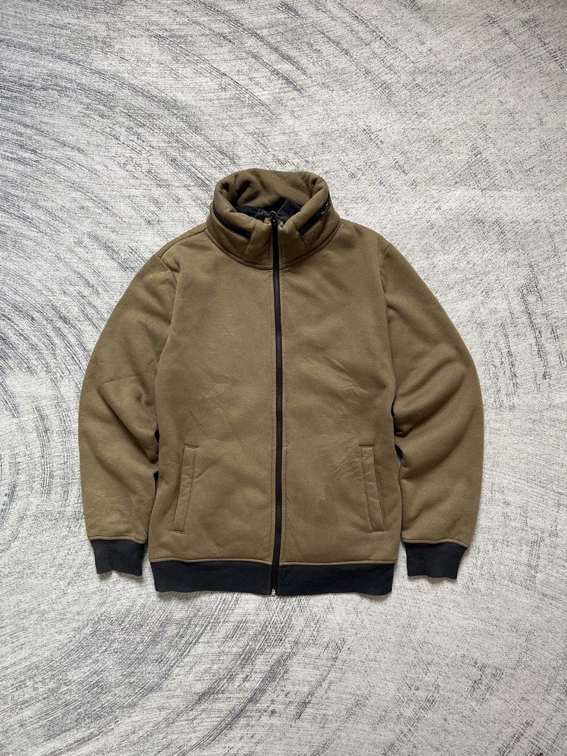uniqlo jacket (Category: Coats, Jackets and Outerwear) located in Manila. Submitted by lesterrrrrr (Listing ID 1461931071, Image 1). Description: .