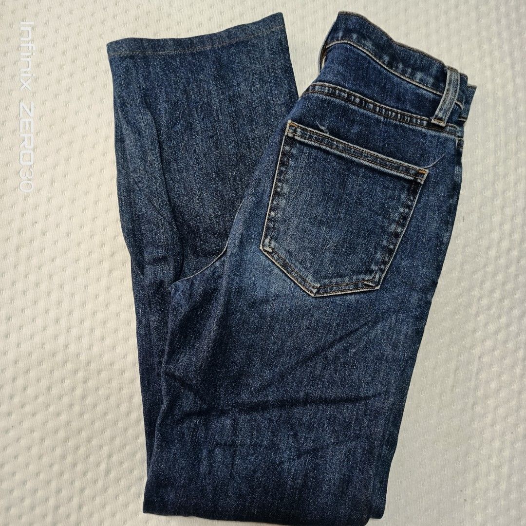 UNIQLO JEANS 26 (Category: Jeans) located in Quezon City. Submitted by ahyaladyblue (Listing ID 1462021304, Image 2). Description: .