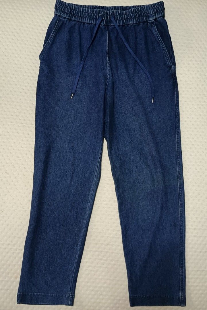 UNIQLO JEANS 28-32 (Category: Jeans) located in Quezon City. Submitted by ahyaladyblue (Listing ID 1461968095, Image 2). Description: .