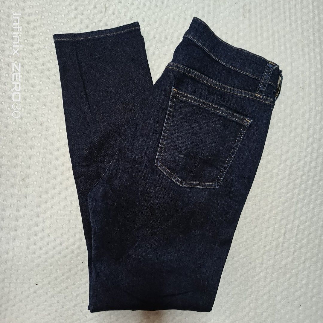 UNIQLO JEANS 30-32 (Category: Jeans) located in Quezon City. Submitted by ahyaladyblue (Listing ID 1462021533, Image 2). Description: .