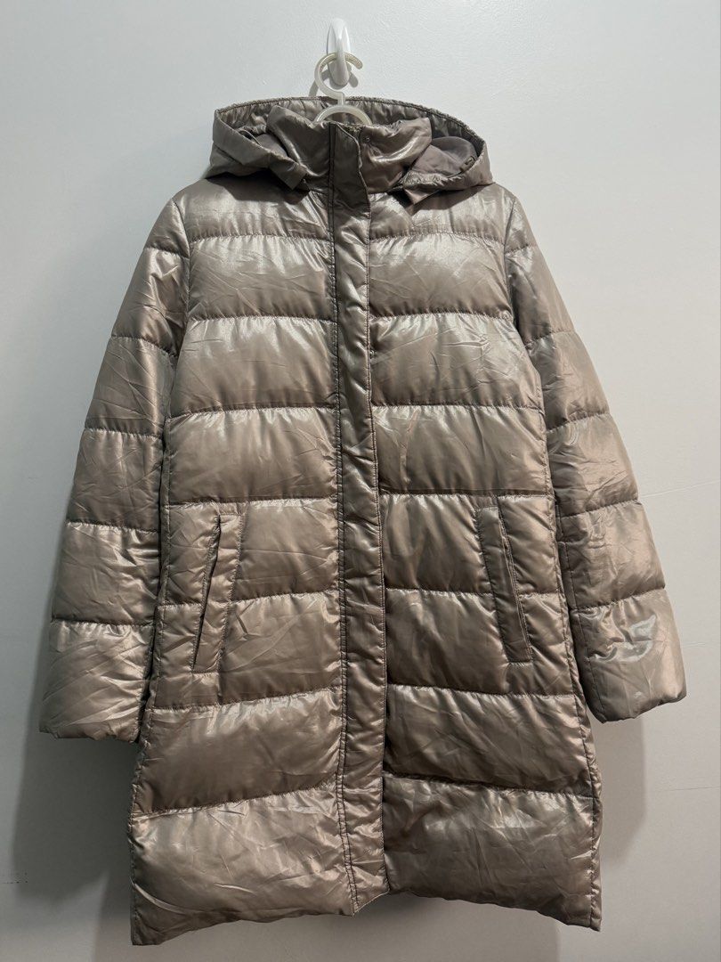 Uniqlo Long Puffer Jacket Women Medium (Category: Coats, Jackets and Outerwear) located in Balanga. Submitted by winterlab_ph (Listing ID 1461850853, Image 2). Description: W 18.5 L 33 Missing Belt and Fur No other Issues.