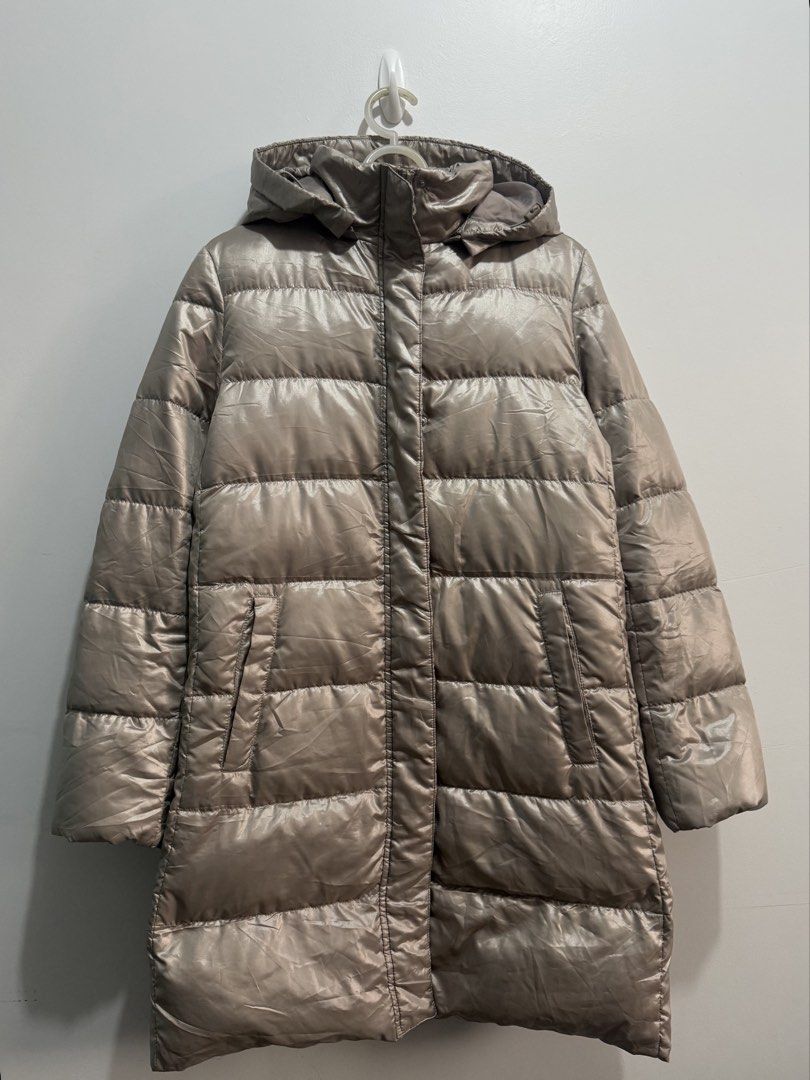 Uniqlo Long Puffer Jacket Women Medium (Category: Coats, Jackets and Outerwear) located in Balanga. Submitted by winterlab_ph (Listing ID 1461850853, Image 3). Description: W 18.5 L 33 Missing Belt and Fur No other Issues.