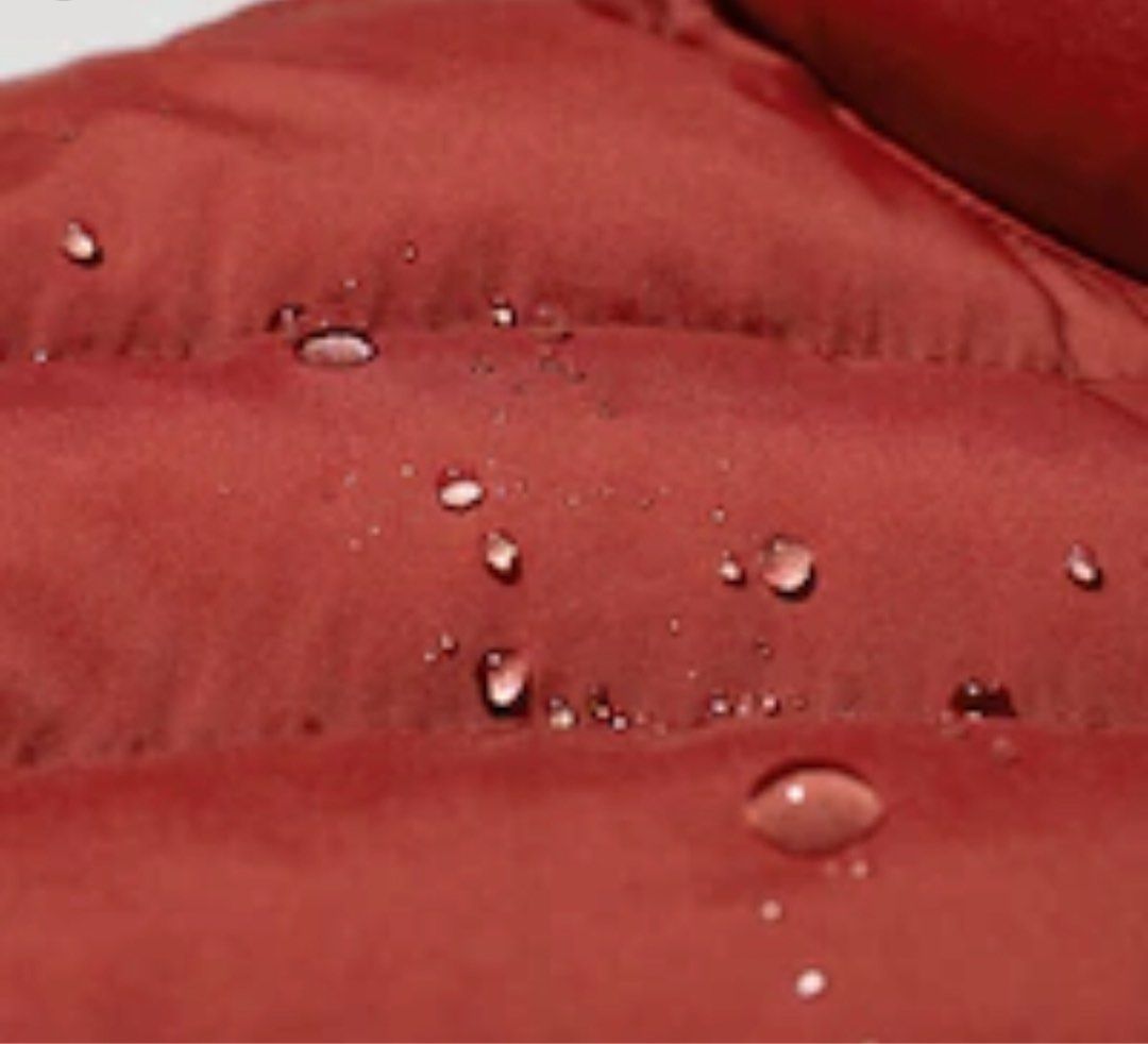 UNIQLO MEN'S PUFFTECH JACKET (Category: Coats, Jackets and Outerwear) located in Makati City. Submitted by valuablefinds (Listing ID 1461806943, Image 3). Description: Selling a high-performance Uniqlo PUFFTECH jacket in pristine, almost-new condition. Super lightweight yet surprisingly warm, designed with advanced Nano Design technology and durable water repellency. Perfect for travel, daily OOTDs, or chilly weather! Condition: Almost New / Exce
