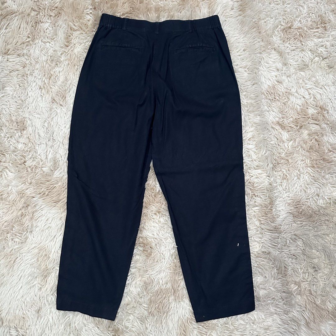 Uniqlo Navy Linen Trousers (Category: Other Bottoms) located in Cainta. Submitted by tooonico (Listing ID 1461935409, Image 3). Description: RFS: Not my size anymore MOP: GCash/Maya/Maribank/UB .