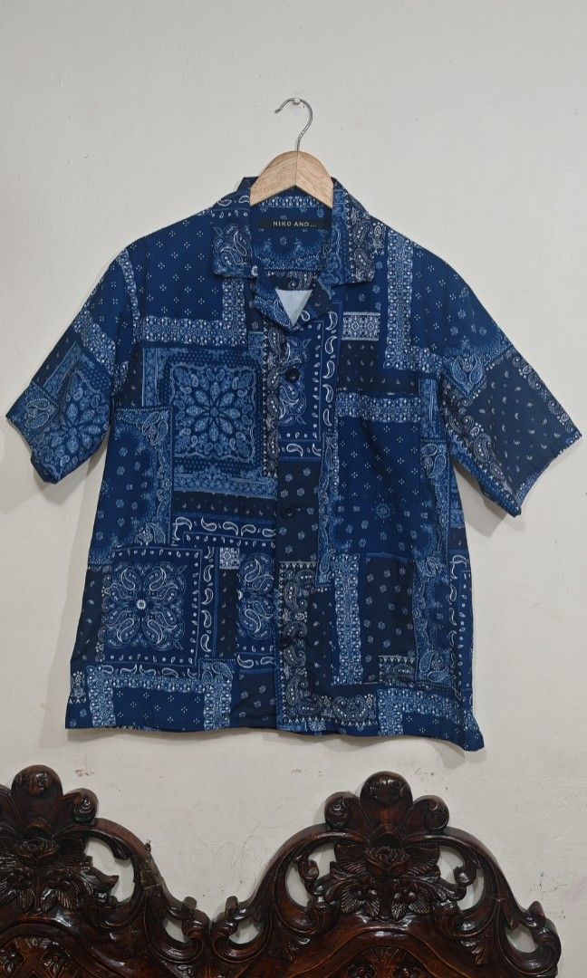 Uniqlo paisley buttondown (Category: Tshirts & Polo Shirts ) located in Makati City. Submitted by marquez25 (Listing ID 1461874770, Image 1). Description: Excellent condition.