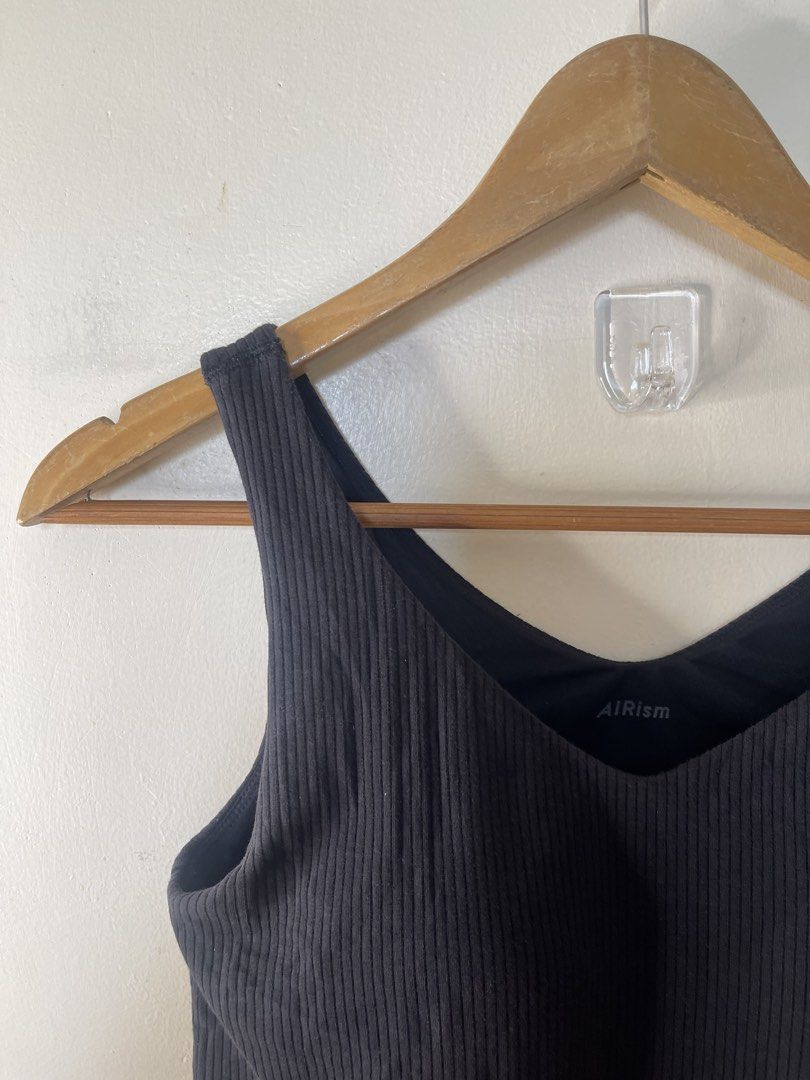 Uniqlo ribbed padded top M a49 (Category: Sleeveless) located in Baguio. Submitted by buyforless_2600 (Listing ID 1461864449, Image 2). Description: .