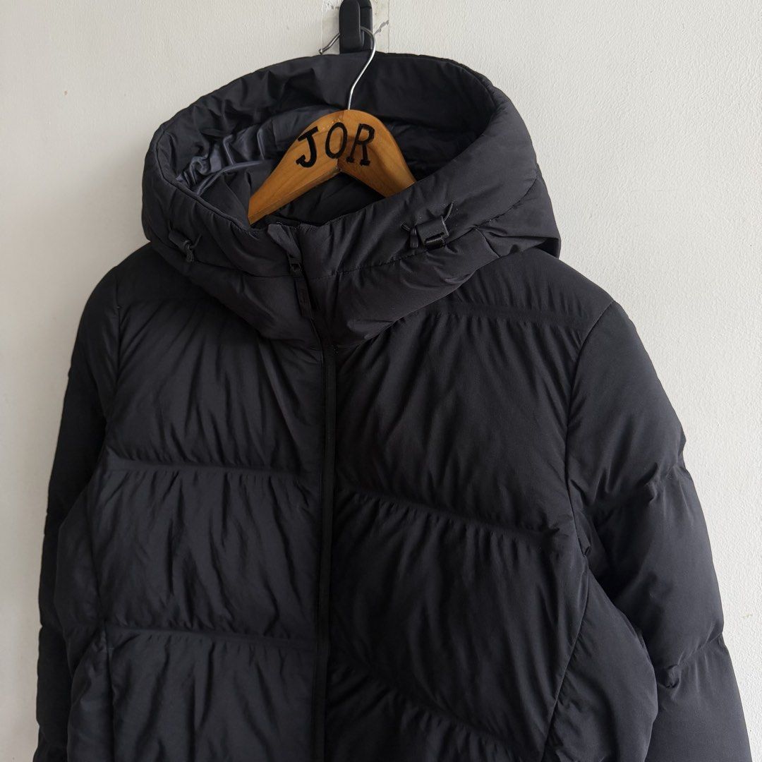 Uniqlo Seamless Down Puffer Jacket (Category: Coats, Jackets and Outerwear) located in San Fernando. Submitted by jorjorr (Listing ID 1461991647, Image 3). Description: Uniqlo Seamless Down Parka Jacket Black color Original 💯 Unisex Small on tag 22 width 25 length Excellent to new condition Ni issue Color may vary due to lighting P1,999.