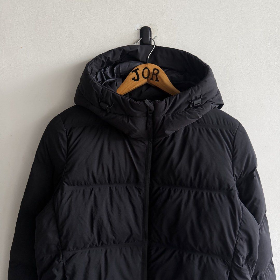 Uniqlo Seamless Down Puffer Jacket (Category: Coats, Jackets and Outerwear) located in San Fernando. Submitted by jorjorr (Listing ID 1461991647, Image 2). Description: Uniqlo Seamless Down Parka Jacket Black color Original 💯 Unisex Small on tag 22 width 25 length Excellent to new condition Ni issue Color may vary due to lighting P1,999.
